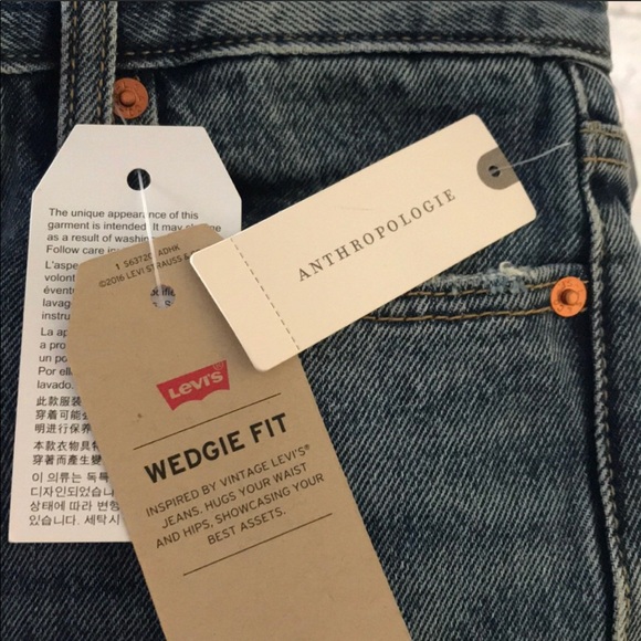 Levi’s Wedgie Fit Jeans with Patch — Joshua Tree - Picture 4 of 5